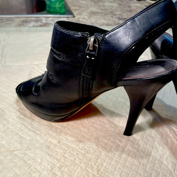 Coach Side Zipper 4” Heels Size 8 - Picture 5 of 8